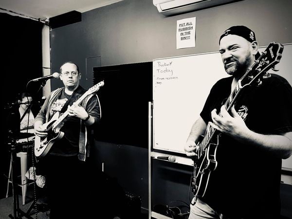 Brits and Pieces band , Brits and Pieces , Brits & Pieces band , 90s Britpop tribute band , Britpop band sydney , Britpop coverband , Britpop tribute band , British music band ,  Sydney coverband , Britpop cool band ,  Australian Britpop band , Australian Britpop tribute band , Queen tribute band , Queen Britpop band